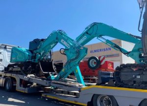 noticias maquinaria Grupo Almerisan entrega una Kobelco SK85 MSR-7 en Granada