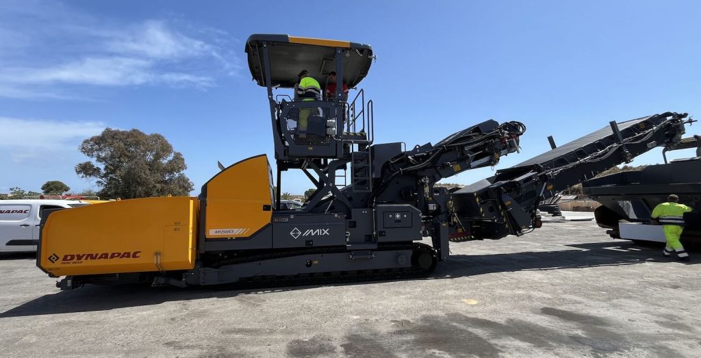 noticias maquinaria Surkomat entrega el primer Dynapac MF2500CS iMIX en España