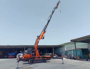 noticias maquinaria TRANSGRUAS entrega una grúa sobre orugas bi-energy Jekko