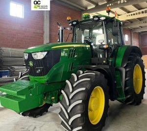 noticias maquinaria Agrícola Castellana entrega un tractor John Deere 6155M en Tudela de Duero.