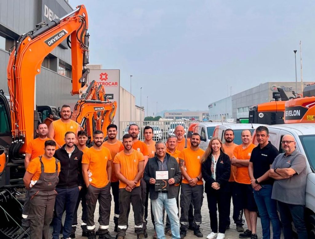 noticias maquinaria Centrocar recibe el Premio a la Excelencia por Develon
