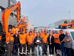noticias maquinaria Centrocar recibe el Premio a la Excelencia por Develon
