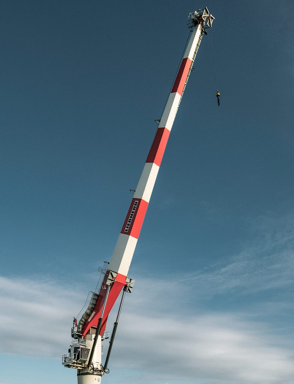 noticias maquinaria Dragados Offshore adquiere grúas offshore RL 2600 de Liebherr