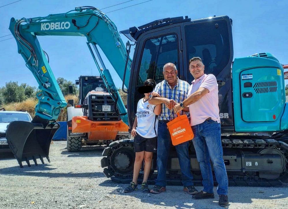 noticias maquinaria Grupo Almerisan entrega una Kobelco SK85 MSR-7