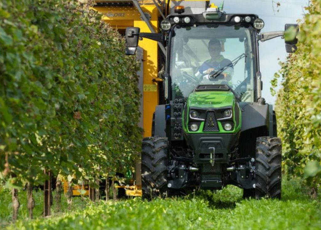 noticias maquinaria DEUTZ-FAHR recibe el premio al Tractor de España 2024