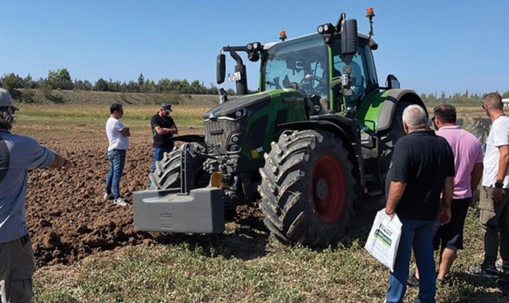 noticias maquinaria El Fendt 600 Vario de gira por Grecia