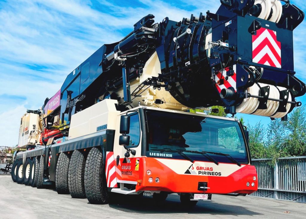 noticias maquinaria Grúas Pirineos adquiere una grúa móvil Liebherr LTM 1650-8.1