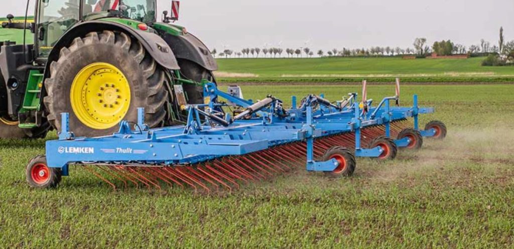 noticias maquinaria LEMKEN presenta su primera grada escardadora con más de 12 m