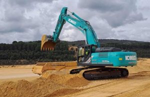 noticias maquinaria La Kobelco SK350NLC-11E cumpliendo con SIBELCO