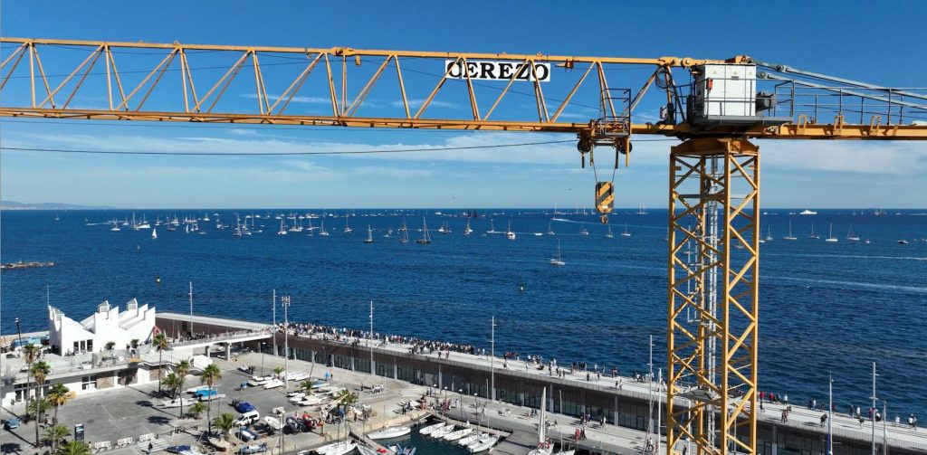 noticias maquianria Gruas Cerezo trabajando con la Liebherr 110 EC-B 6 FR.tronic