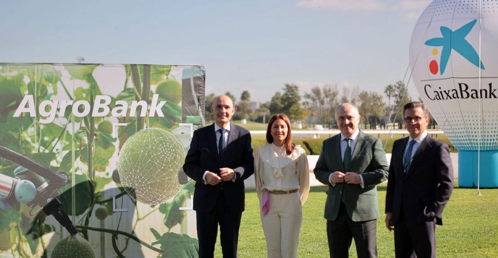 noticias maquinaria AgroBank y CaixaBank Banca Privada analizan el futuro del sector agroalimentario