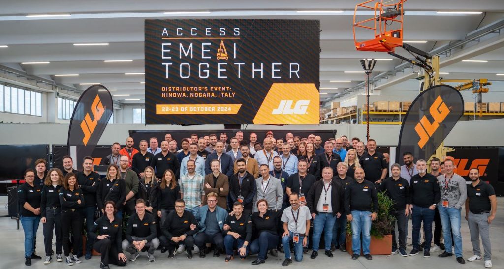 noticias maquinaria Distribuidores JLG, Power Towers y Hinowa se reúnen en Italia