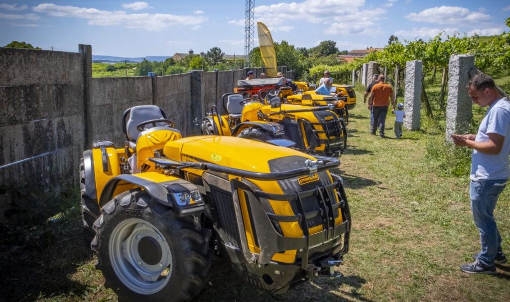 noticias maquinaria Entrega de 3 tractores PASQUALI Ermes 70 Dualsteer