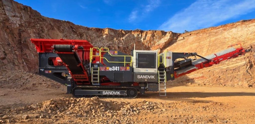 noticias maquinaria Finanzauto entrega la machacadora de mandíbulas Sandvik QJ341