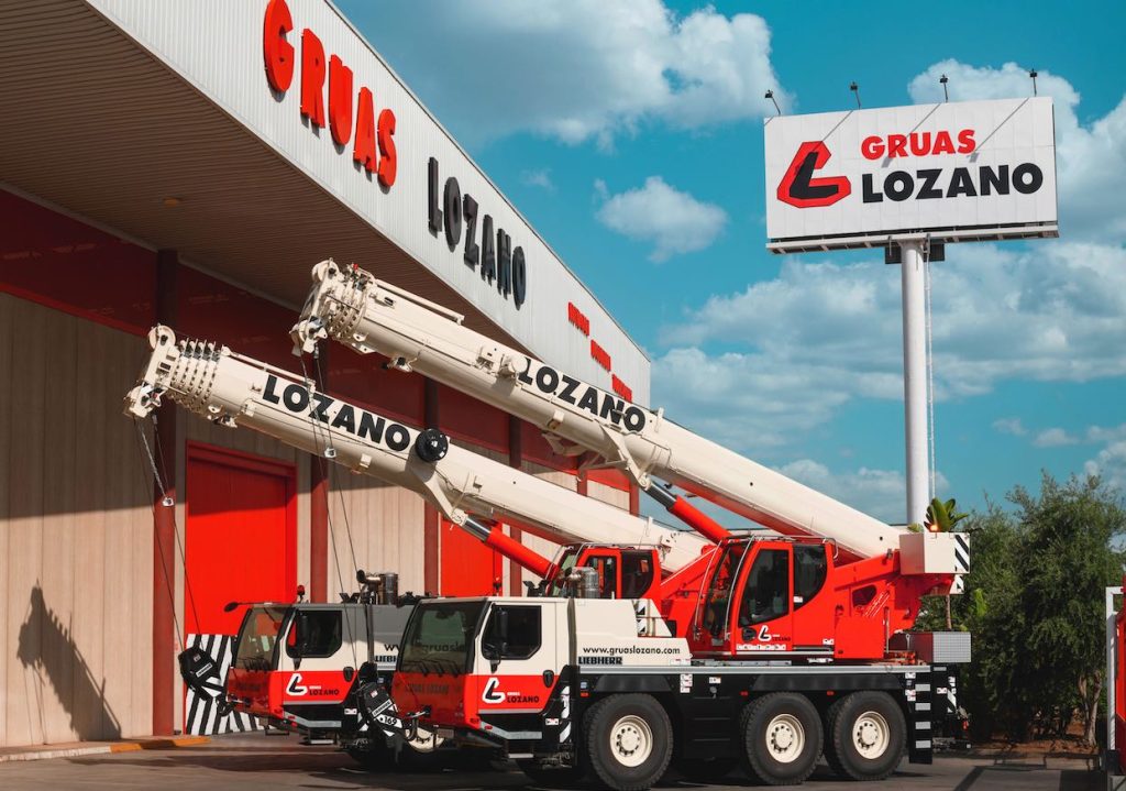 noticias maquinaria Grúas Lozano invierte en las grúas móviles Liebherr
