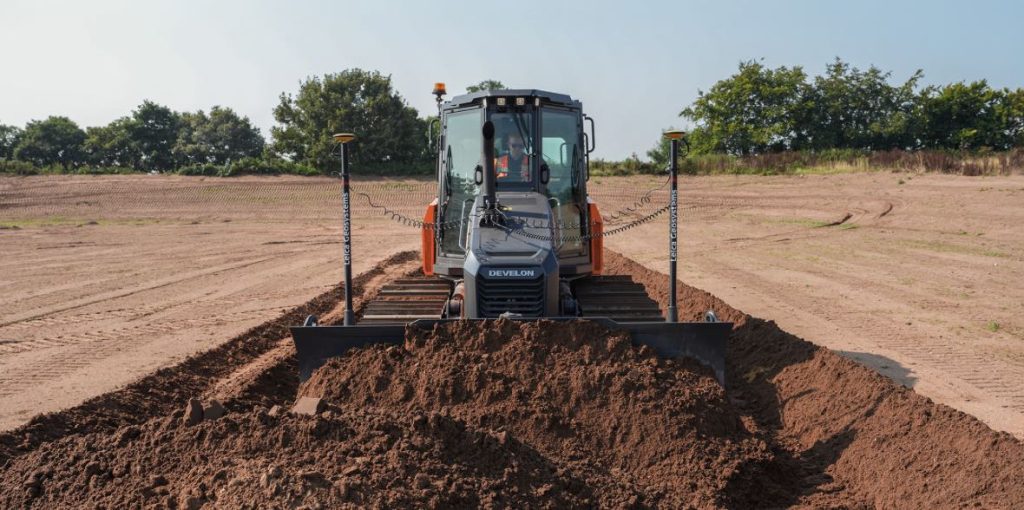 noticias maquinaria Leica Geosystems y Develon optimizan el control de maquinaria