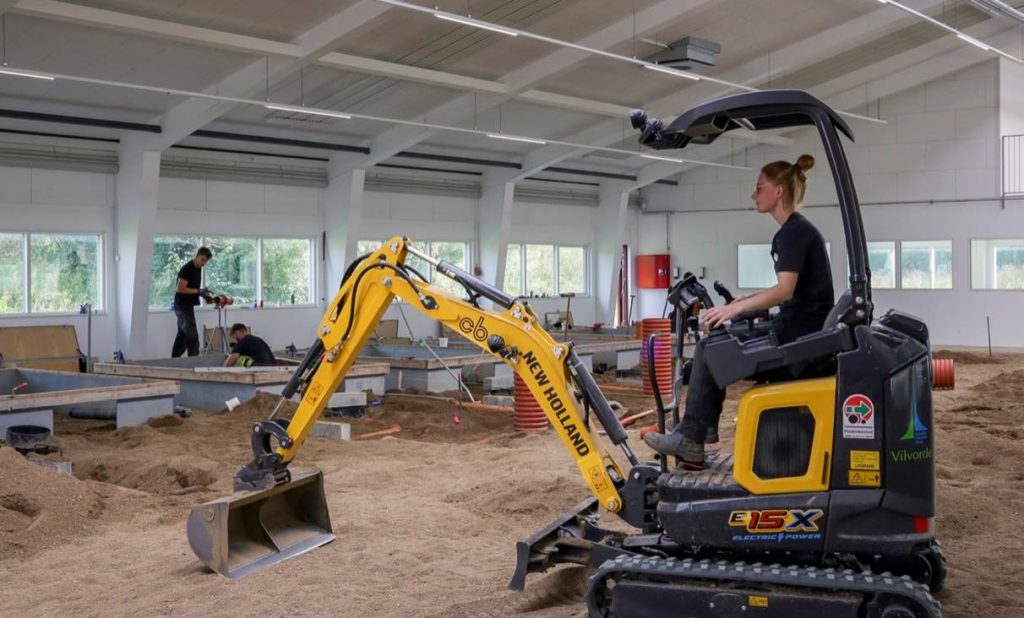 noticias maquinaria Miniexcavadoras eléctricas de CNH impulsan la construcción sostenible