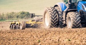 noticias maquinaria Nueva norma UNE 68116_2024 para enganches de petaca en vehículos agrícolas