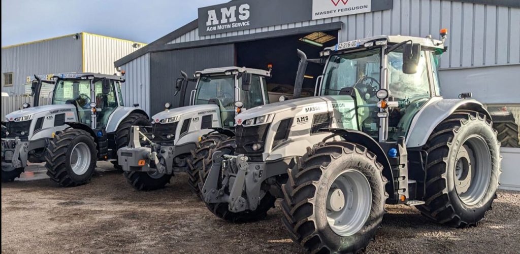 noticias maquinaria Trío de tractores Massey Ferguson entregados por MOTIN - AMS