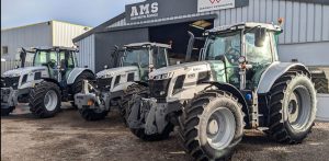 noticias maquinaria Trío de tractores Massey Ferguson entregados por MOTIN - AMS