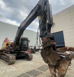 noticias maquinaria Adaptación de la excavadora Volvo EC300ENL para demolición