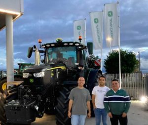 noticias maquinaria Agrícola Noroeste entrega un tractor 6r Black Edition John Deere