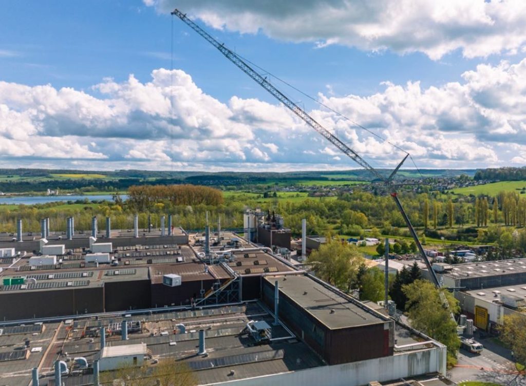 noticias maquinaria La grúa Tadano AC 7.450-1 en la fábrica Foselev Ardennes