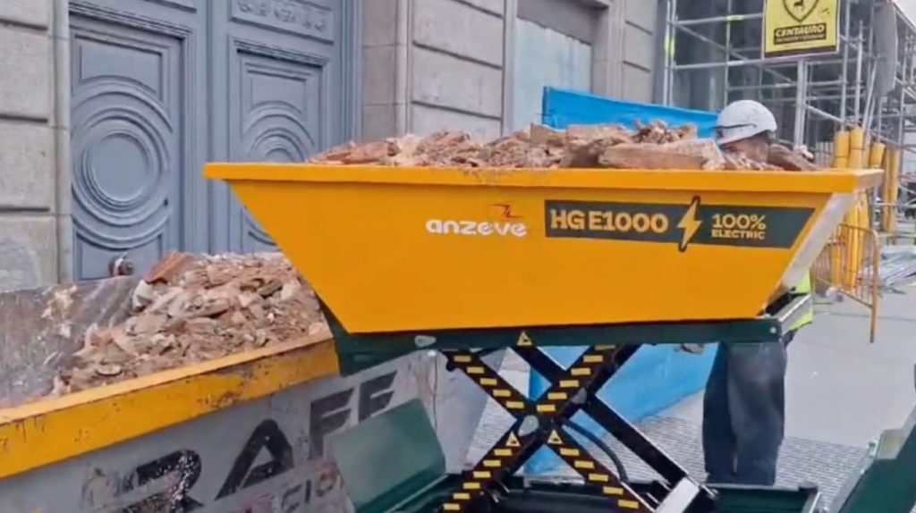 noticias maquinaria Rafe Demoliciones ya trabaja con el novedoso minidúmper HG E1000