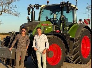 noticias maquianria Sapesa Agrícola entrega un Fendt 722 Vario