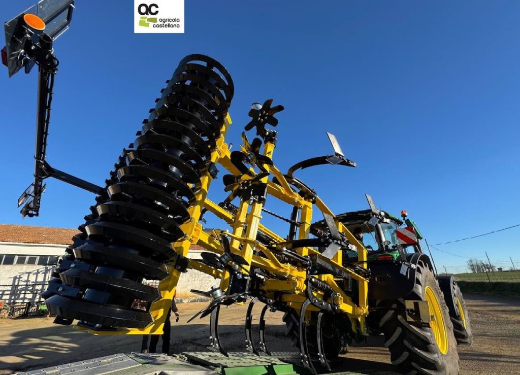 noticias maquinaria Agrícola Castellana entrega un rastrojero BEDNAR FÉNIX FN 4003
