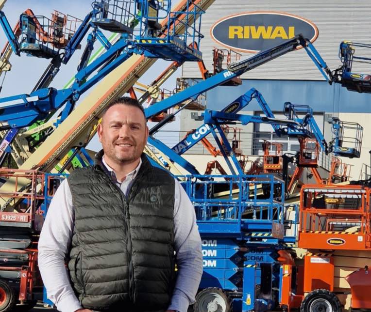 noticias maquinaria Riwal España nombra a Víctor Espinosa Yébenes como Key Account Manager
