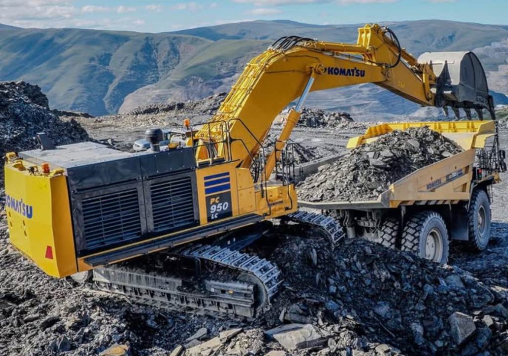 noticias maquinaria La Excavadora Komatsu PC950LC-11 en Pizarras Los Tres Cuñados