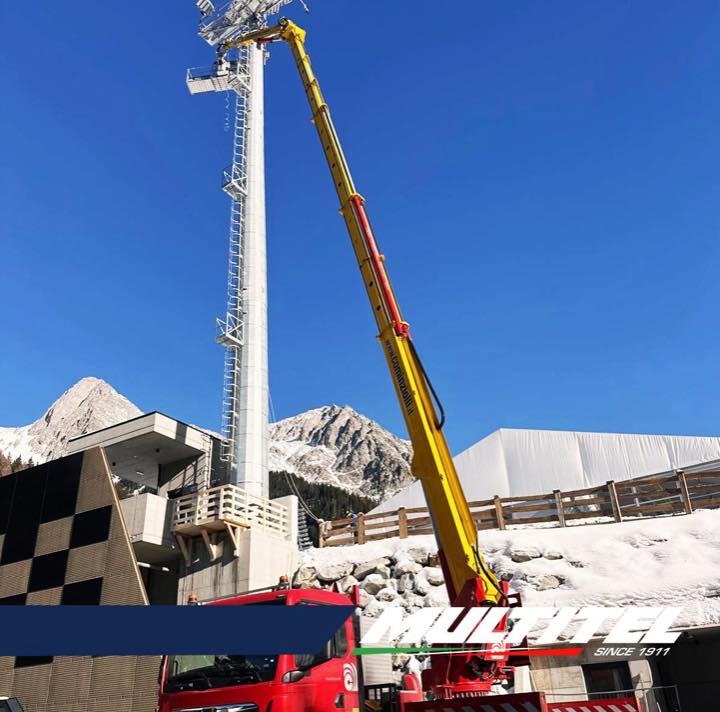 noticias maquinaria Multitel Pagliero en la torre de luz del Estadio de Biatlón de Anterselva