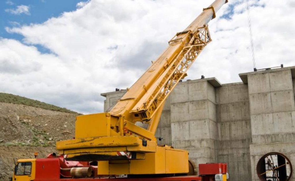 noticias maquinaria Nueva norma UNE 330000-6 para operadores de grúa móvil