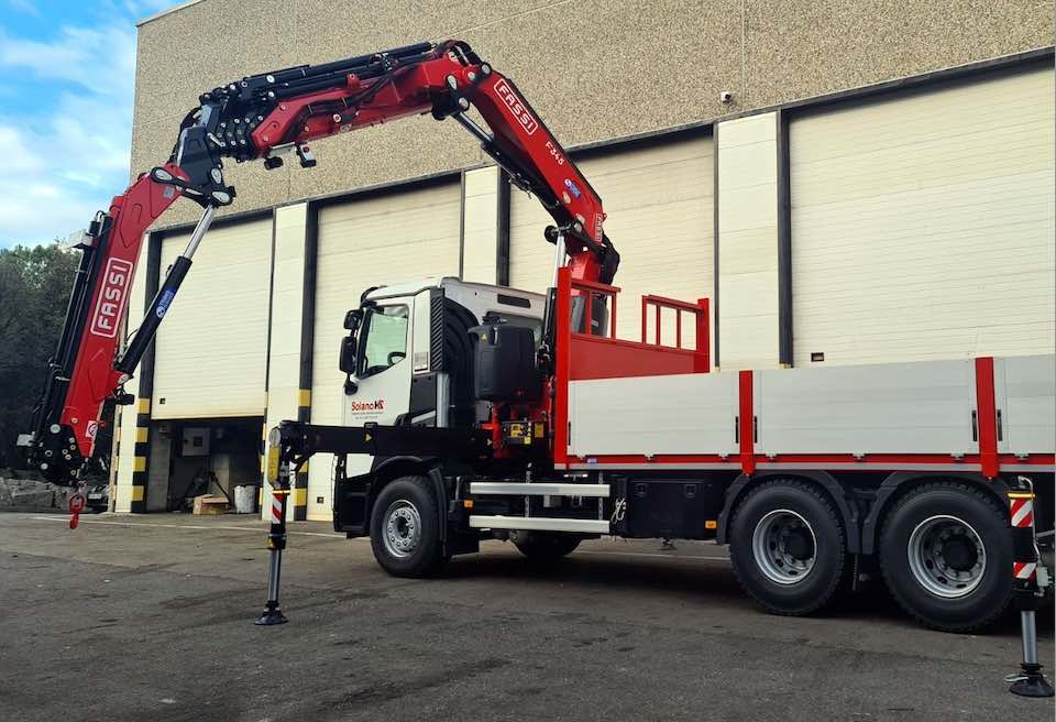noticias maquinaria Transgrúas entrega una grúa Fassi F345RB a Gruas Solano de Alcarràs
