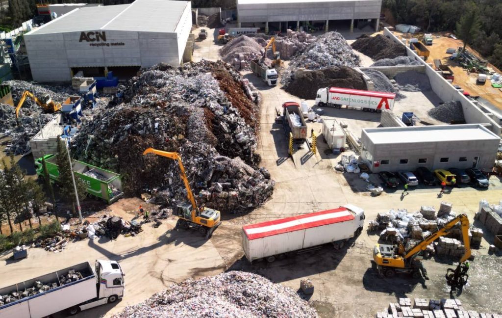 noticias maquinaria Acin Recycling Metals usa de 18 equipos Liebherr
