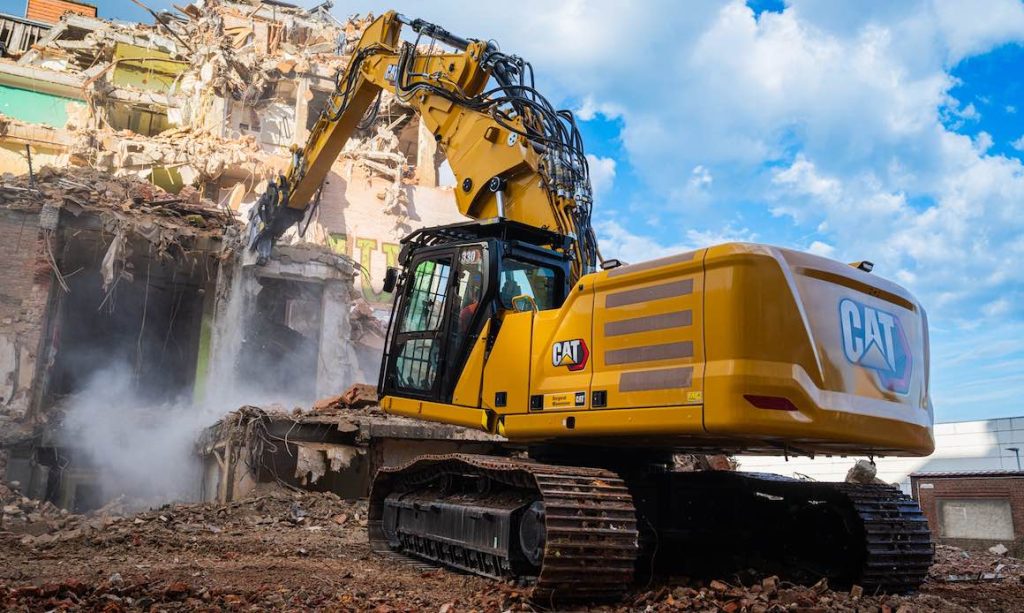 noticias maquinaria Caterpillar lanza la excavadora de demolición la Cat® 330 UHD