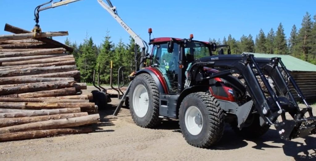 noticias maquinaria El contratista finlandés Jätkä-Juho con su Valtra G115 Active