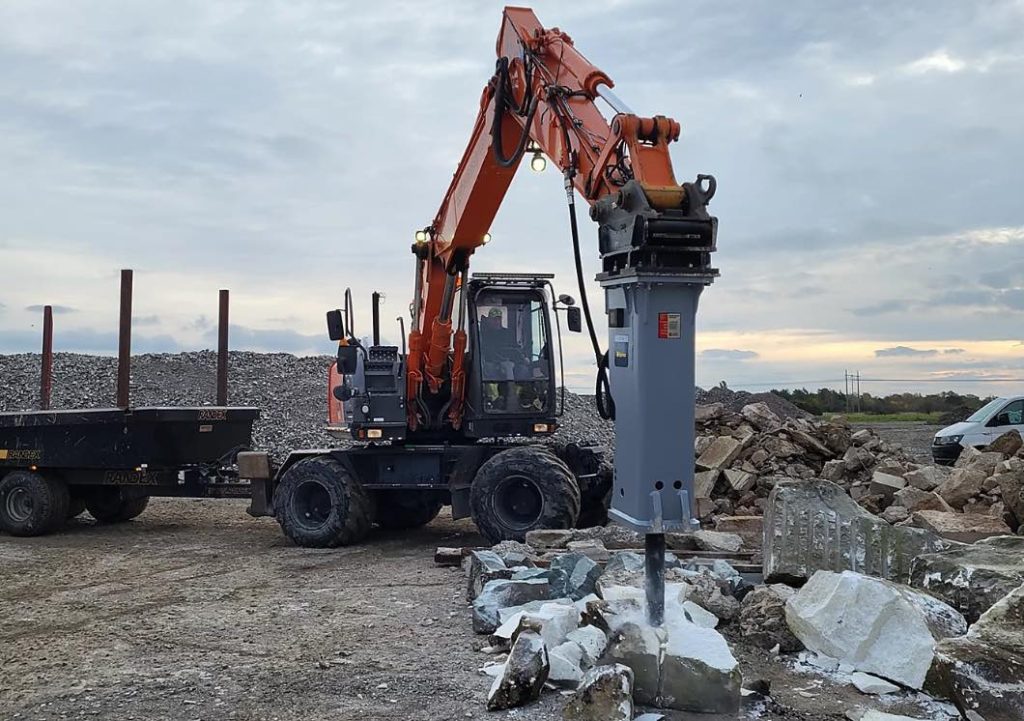 noticias maquinaria Epiroc presenta el martillo hidráulico EC 100 mejorado