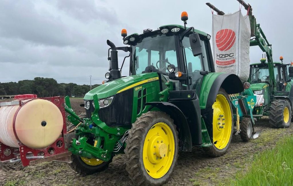 noticias maquinaria Agrícola Castellana entrega un tractor John Deere 6120M