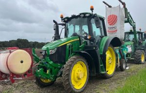 noticias maquinaria Agrícola Castellana entrega un tractor John Deere 6120M