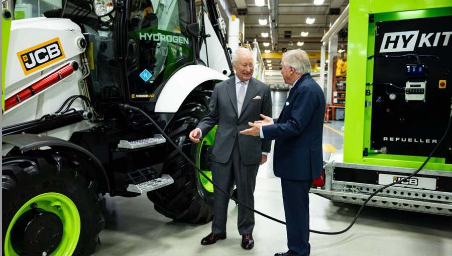 noticias maquinaria Carlos III de Inglaterra en el 80º aniversario de JCB