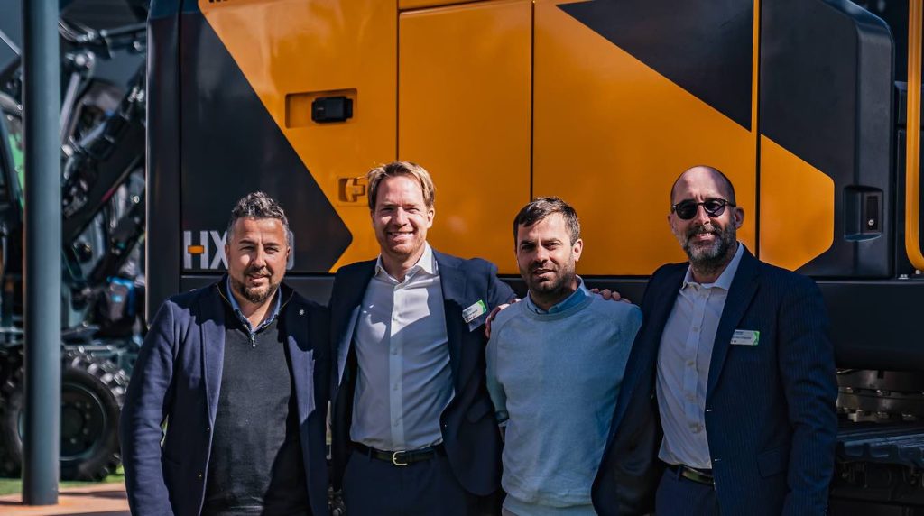 noticias maquinaria Grup Boadella nuevo distribuidor oficial de Hyundai Construction Equipment-2