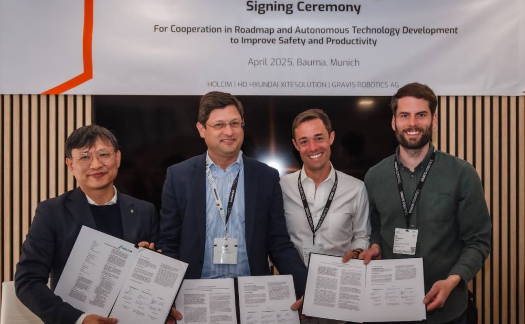 noticias maquinaria HD Hyundai XiteSolution (HDX) se asocia con Gravis y Holcim