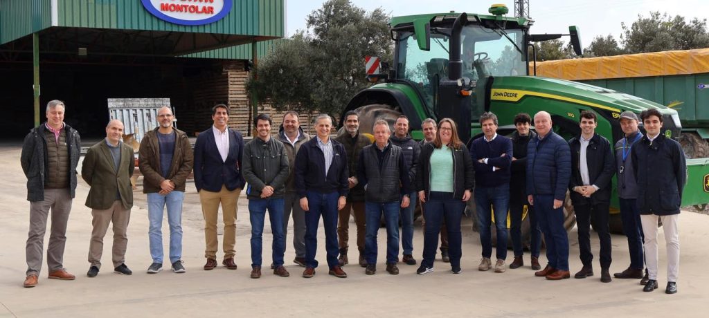 noticias maquinaria Lamusa y Servicios acoge a una delegación internacional de John Deere