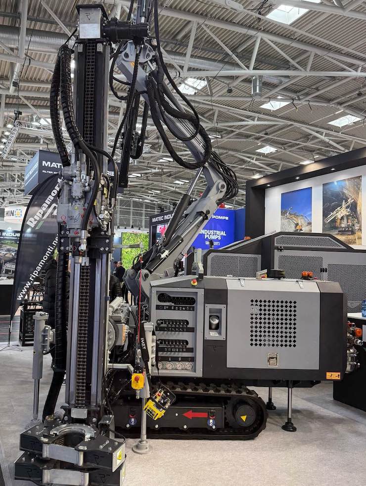 noticias maquinaria Ripamonti presenta la nueva perforadora hidráulica BIRDIE 517 en Bauma 2025