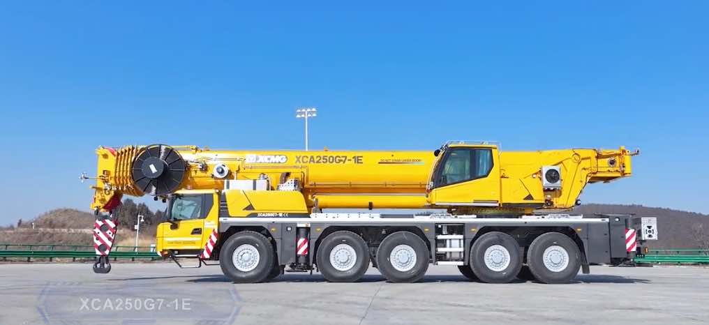 noticias maquinaria XCMG presenta la nueva grúa XCA250G7-1E-2