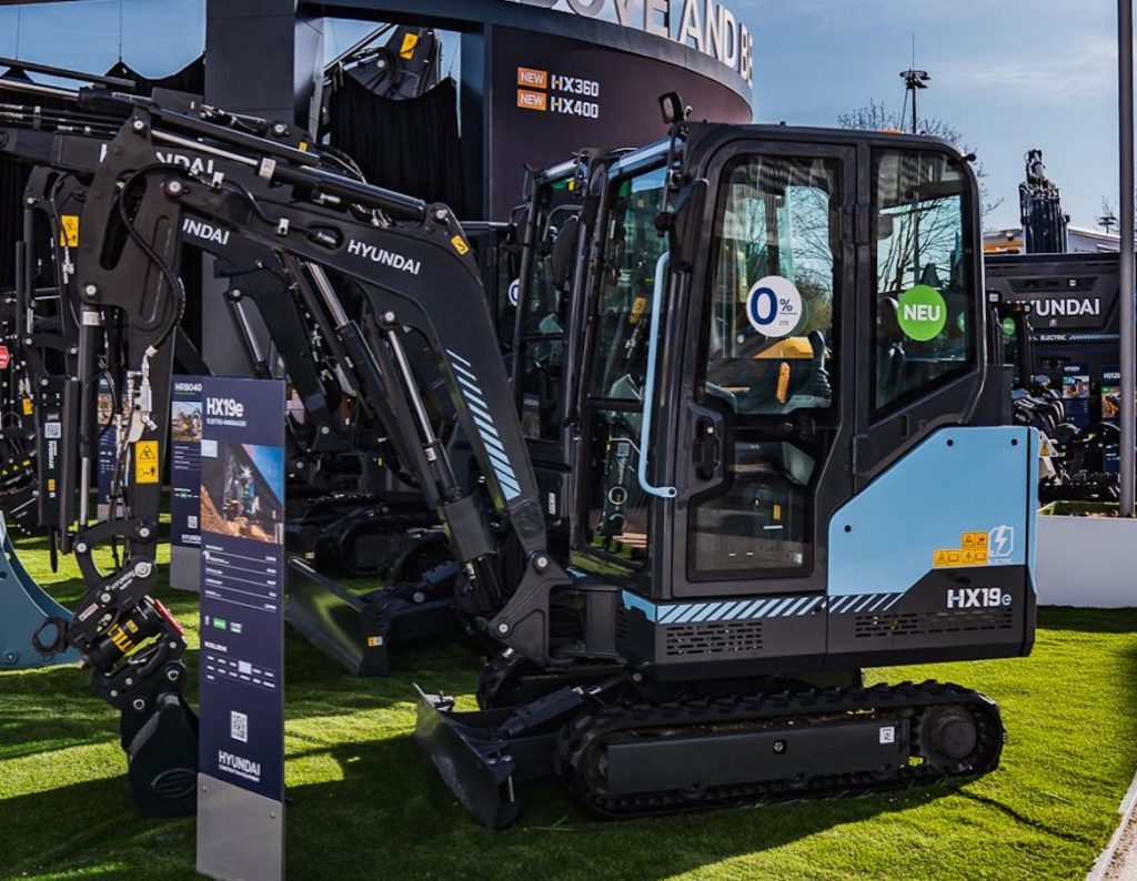 noticIas maquinaria Hyundai lanza la miniexcavadora eléctrica HX19e