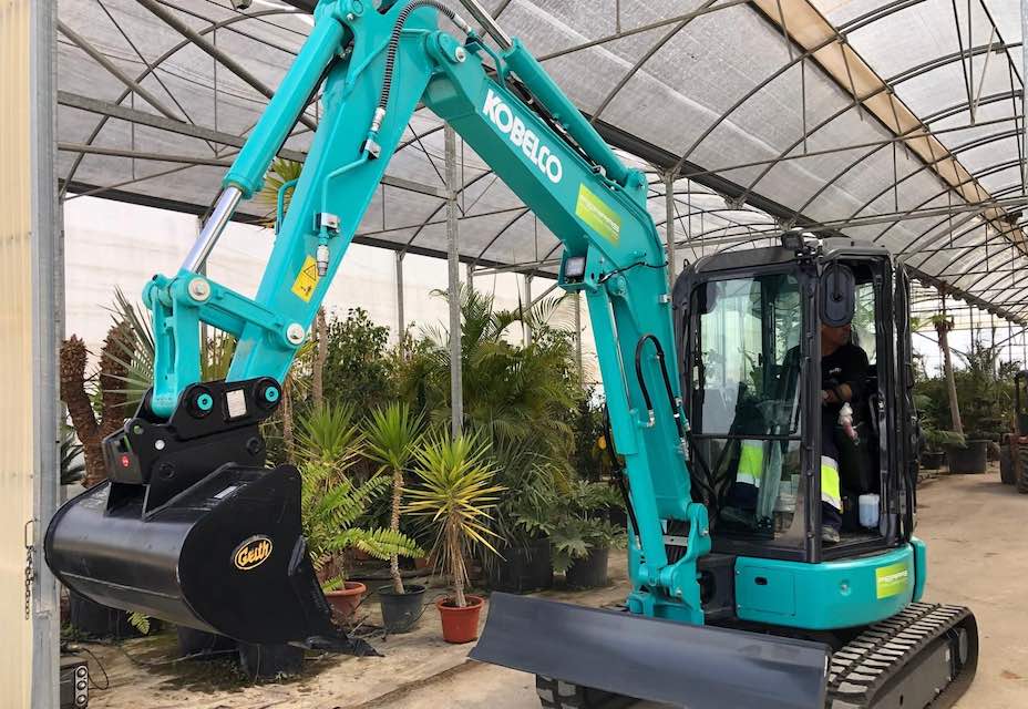 noticIas maquinaria MALCOP entrega una miniexcavadora SK39 de KOBELCO