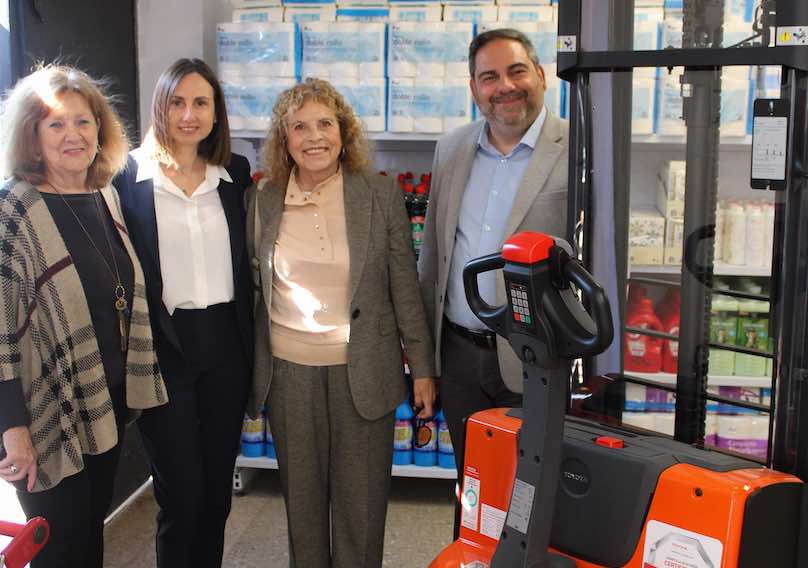 noticIas maquinaria Toyota Material Handling España apoya centro Cruz Roja